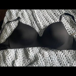 2/20$ Victoria’s Secret t-shirt bra (black)